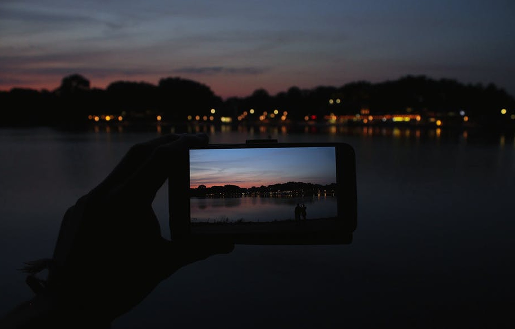 Jak fotografować smartfonem w nocy